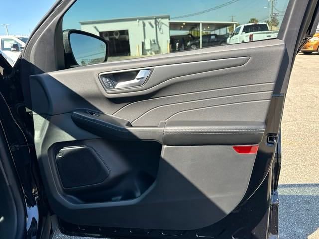 Vehicle image 41 of 57