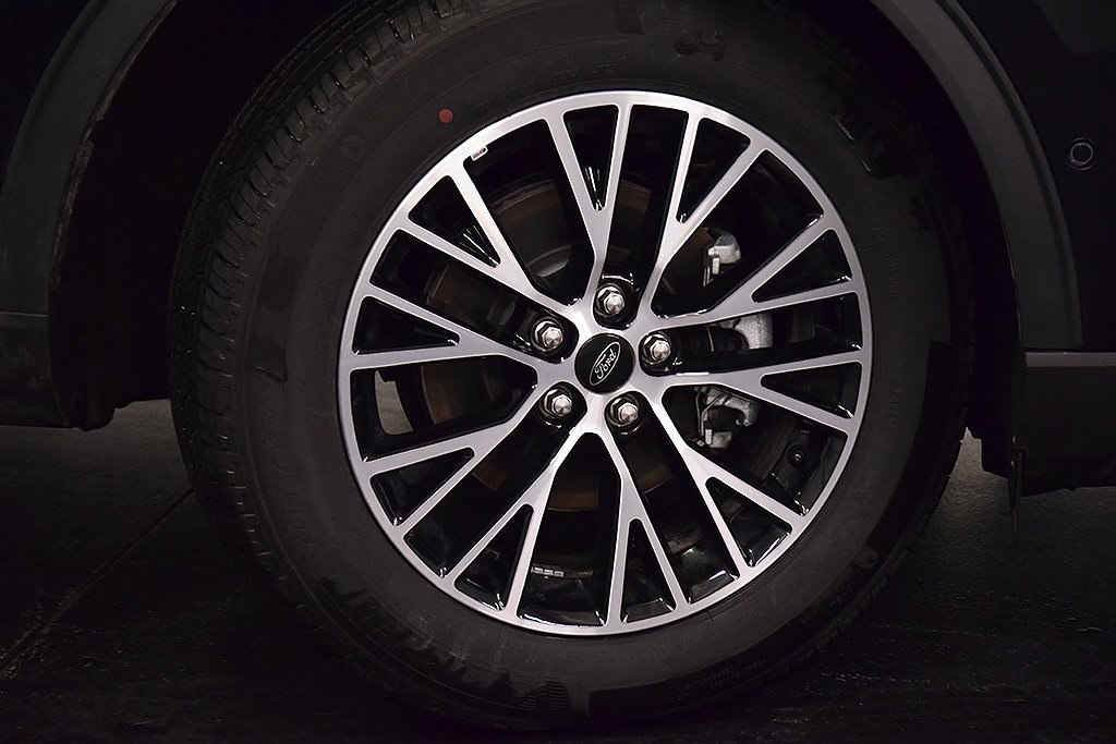 Vehicle image 11 of 36