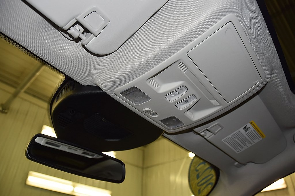 Vehicle image 28 of 36