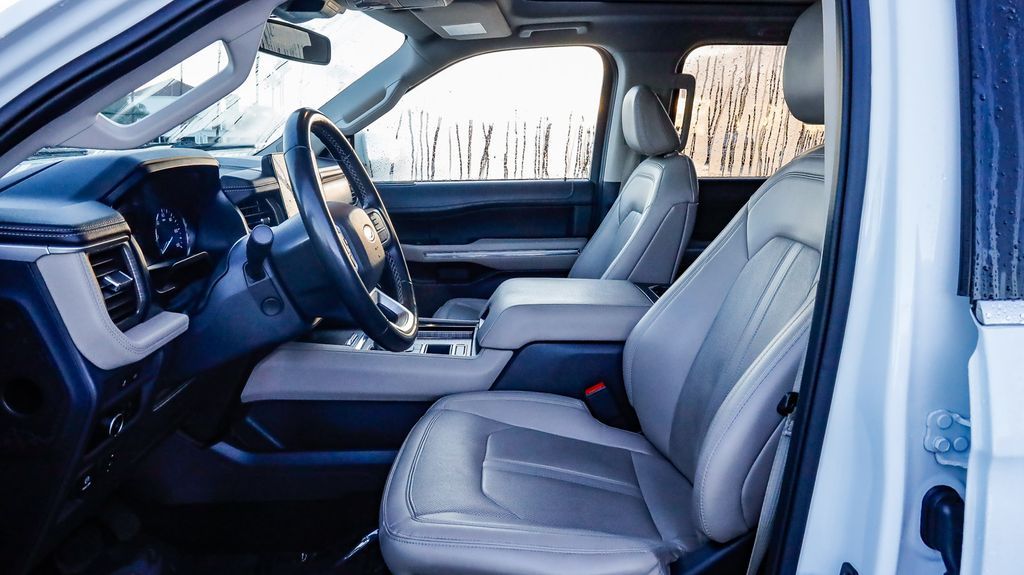2023 Ford Expedition Limited Image 16 of 30