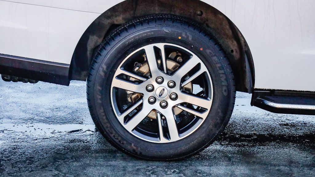 2023 Ford Expedition Limited Image 10 of 30