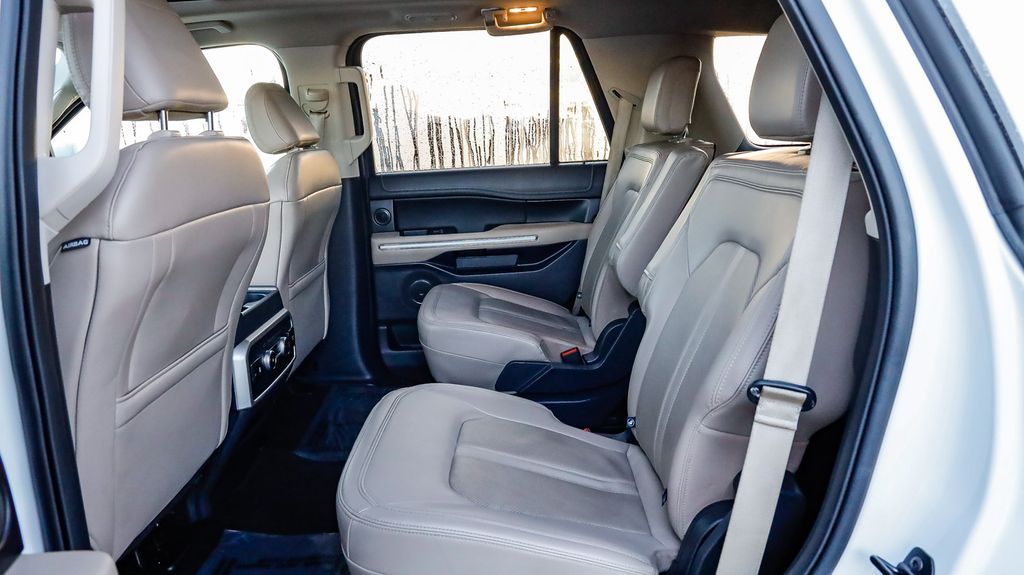 2023 Ford Expedition Limited Image 14 of 30