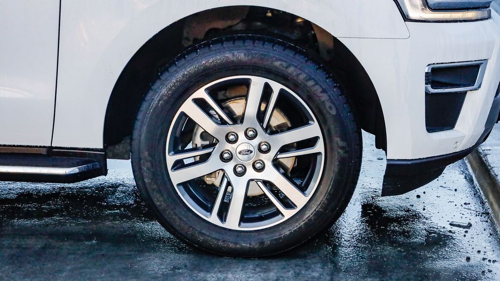 2023 Ford Expedition Limited Image 9 of 30