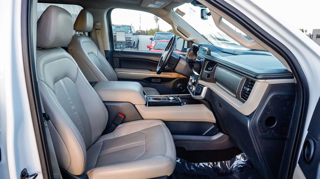 2023 Ford Expedition Limited Image 13 of 30