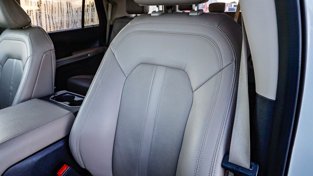 2023 Ford Expedition Limited Image 15 of 30
