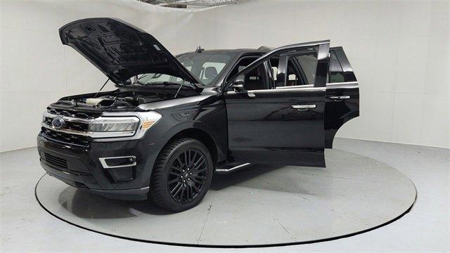 2023 Ford Expedition Limited Image 2 of 23