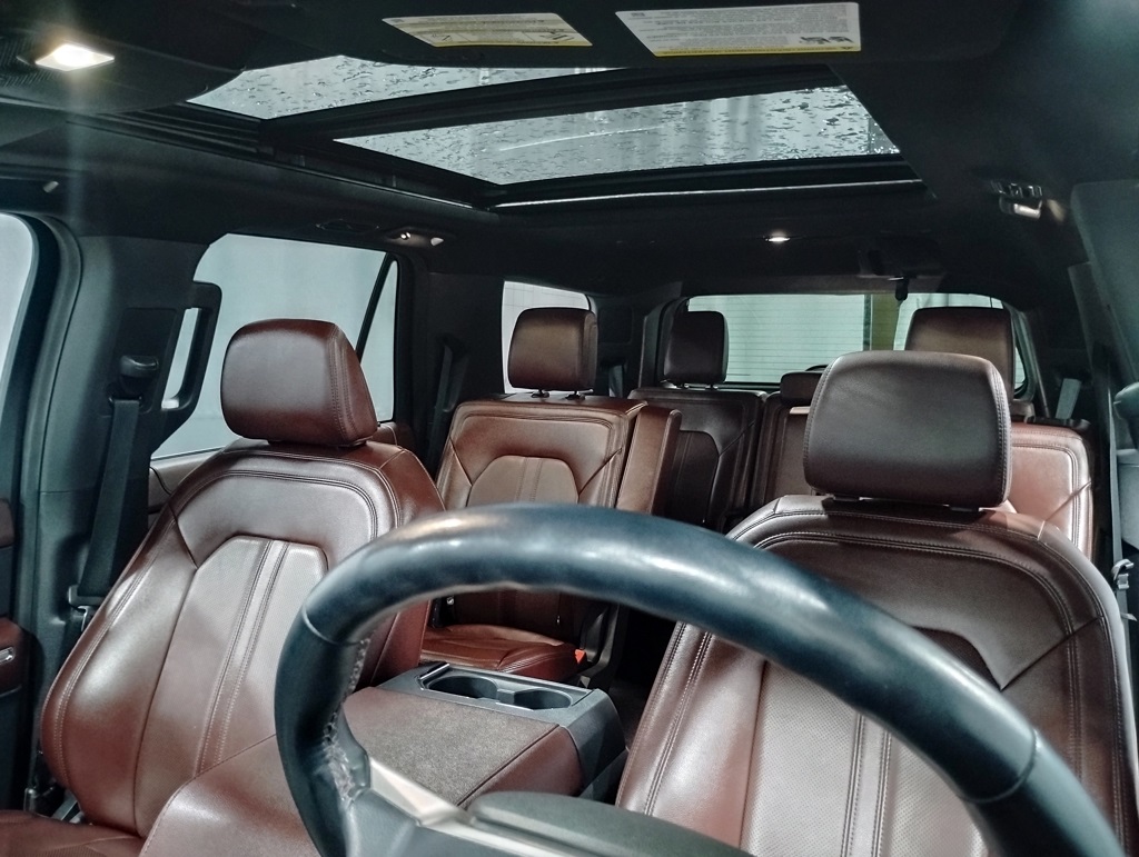 Vehicle image 29 of 44