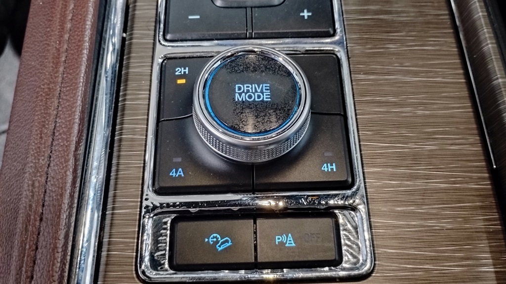 Vehicle image 40 of 44