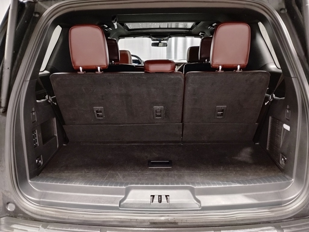 Vehicle image 23 of 44