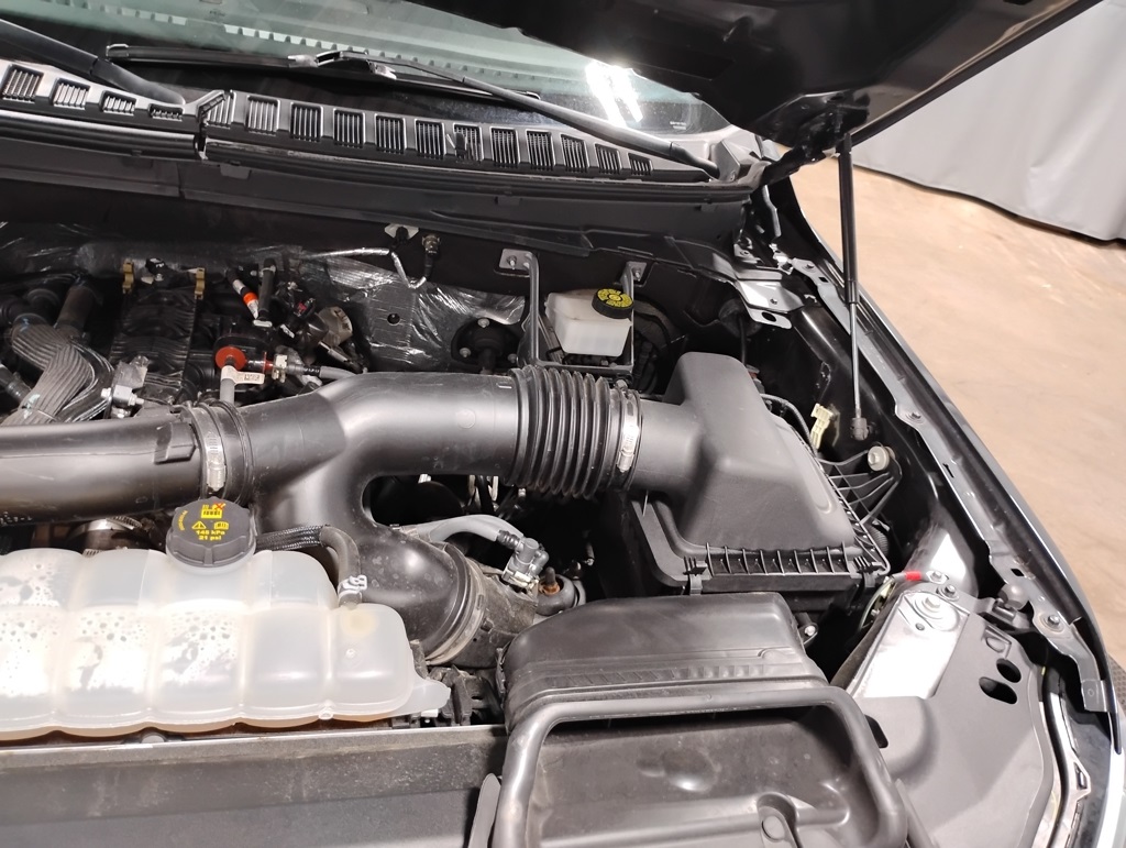 Vehicle image 13 of 44