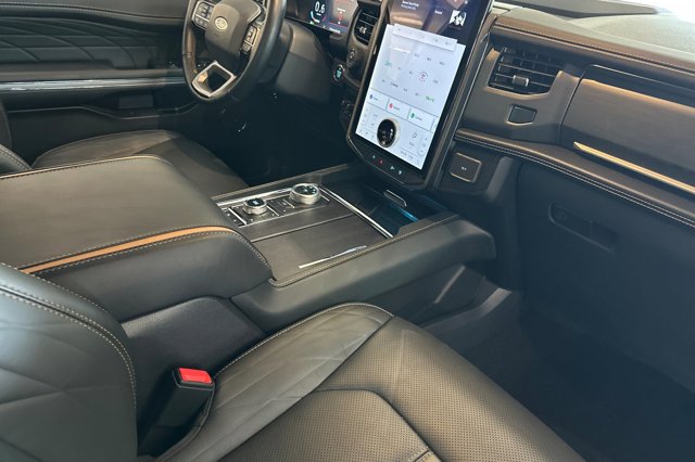 Vehicle image 17 of 31