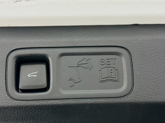 2023 Ford Expedition XLT Image 25 of 32