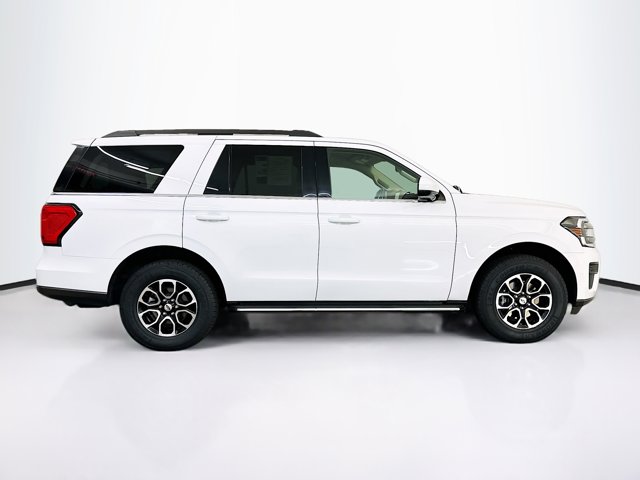 2023 Ford Expedition XLT Image 4 of 32