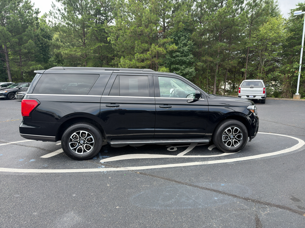 2023 Ford Expedition MAX XLT Image 3 of 17