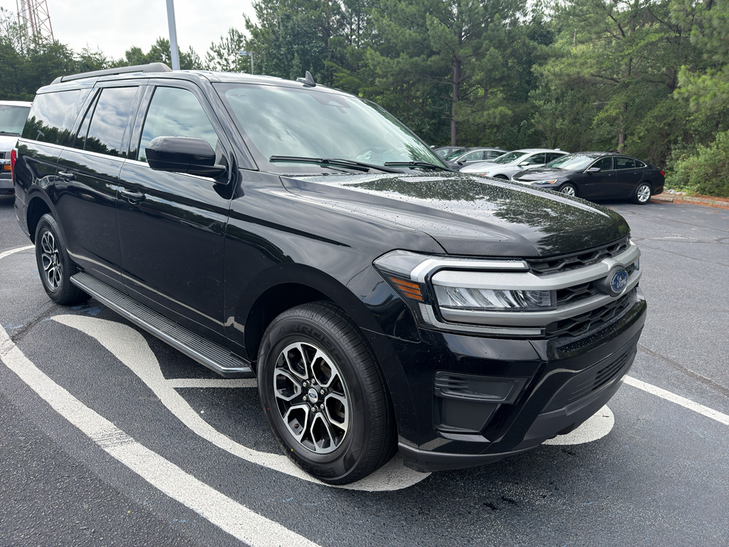 2023 Ford Expedition MAX XLT Image 2 of 17