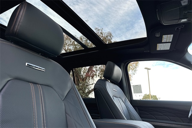 Vehicle image 17 of 26