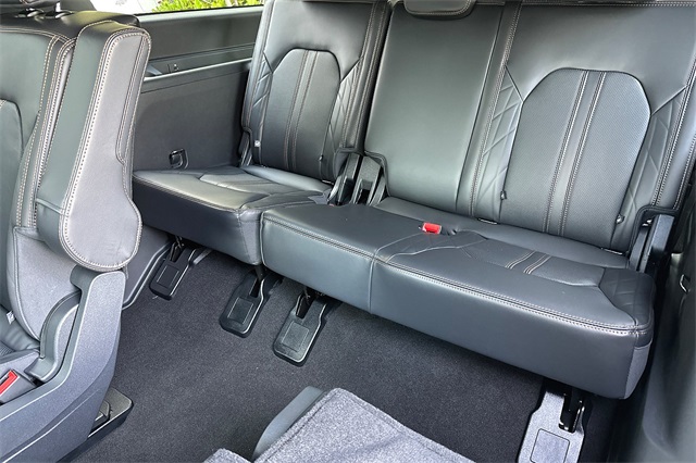 Vehicle image 14 of 26