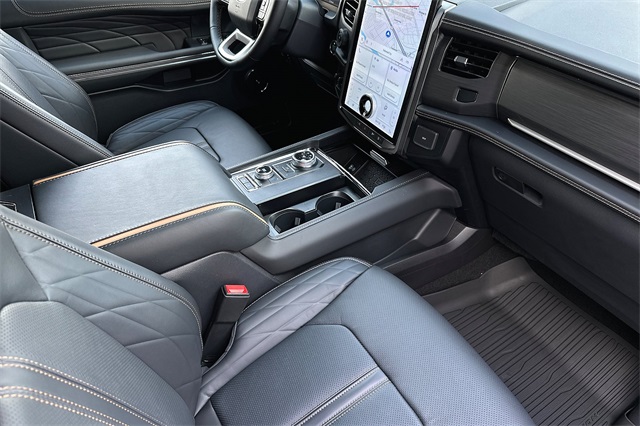 Vehicle image 16 of 26