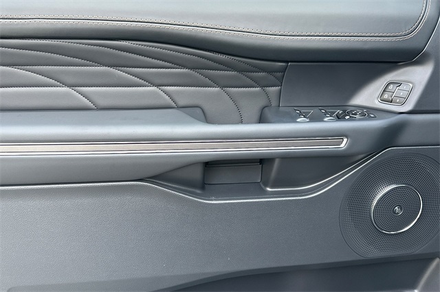 Vehicle image 10 of 26