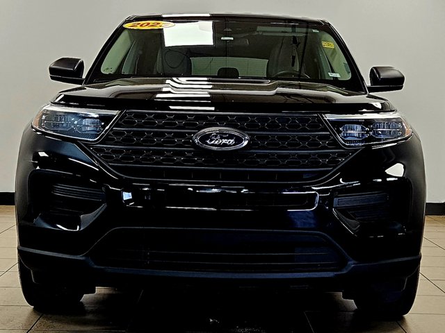 2023 Ford Explorer Base Image 2 of 40