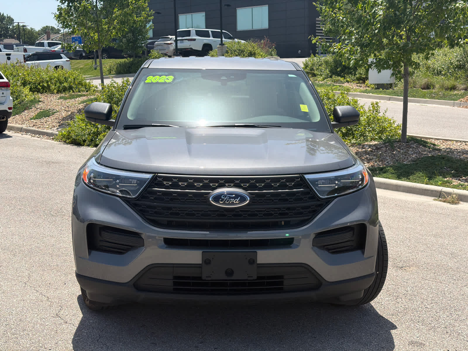 2023 Ford Explorer Base Image 2 of 32