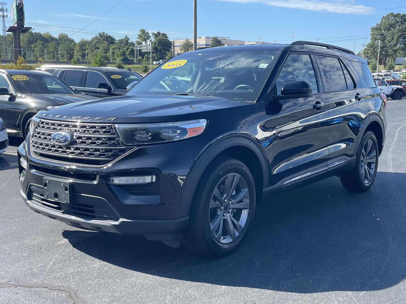 2023 Ford Explorer XLT Image 1 of 30
