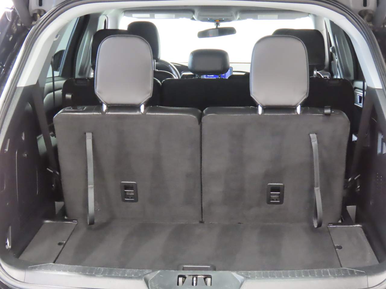 2023 Ford Explorer XLT Image 7 of 18