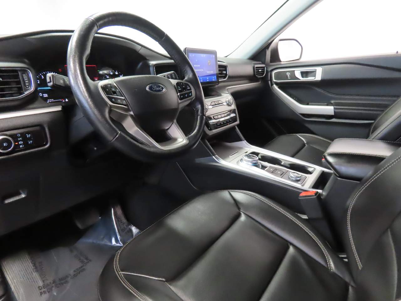 2023 Ford Explorer XLT Image 11 of 18