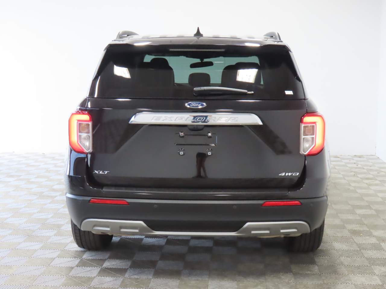 2023 Ford Explorer XLT Image 4 of 18