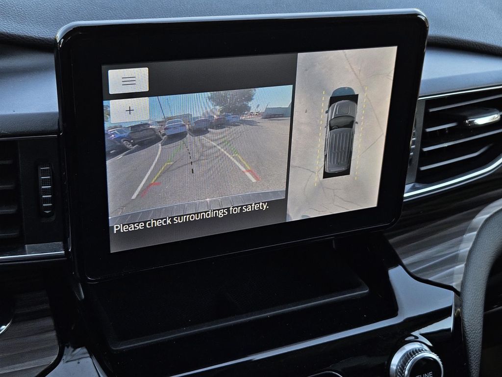 2023 Ford Explorer Limited Image 17 of 33