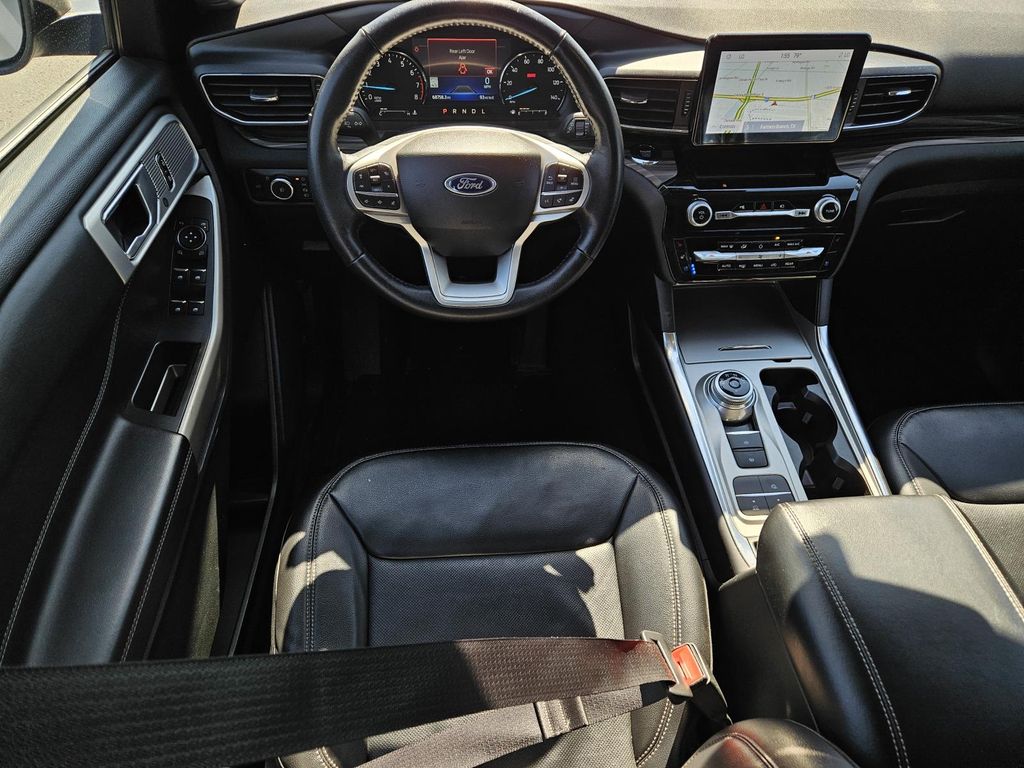 2023 Ford Explorer Limited Image 12 of 33