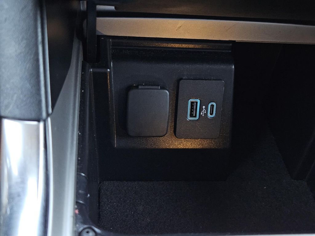 2023 Ford Explorer Limited Image 30 of 33