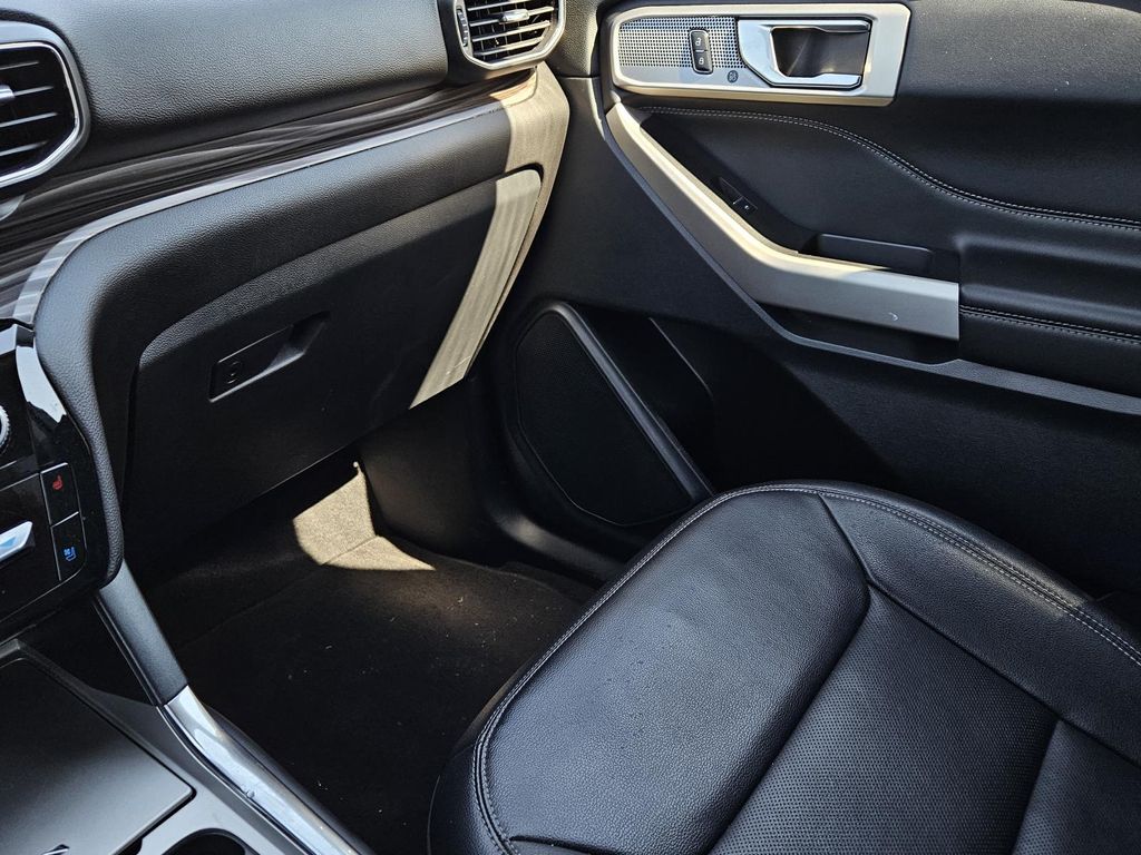 2023 Ford Explorer Limited Image 14 of 33