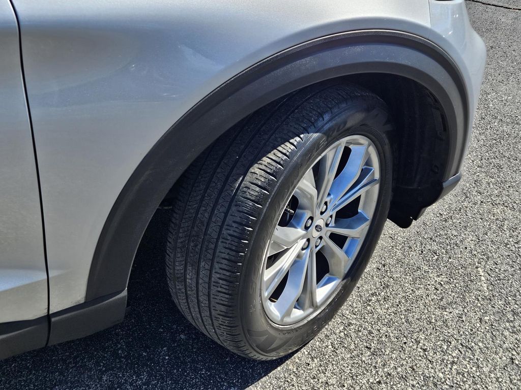 2023 Ford Explorer Limited Image 6 of 33