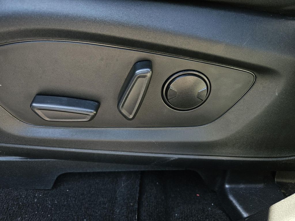 2023 Ford Explorer Limited Image 25 of 33