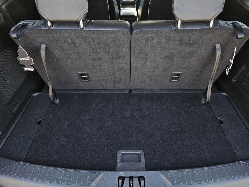 2023 Ford Explorer Limited Image 7 of 33