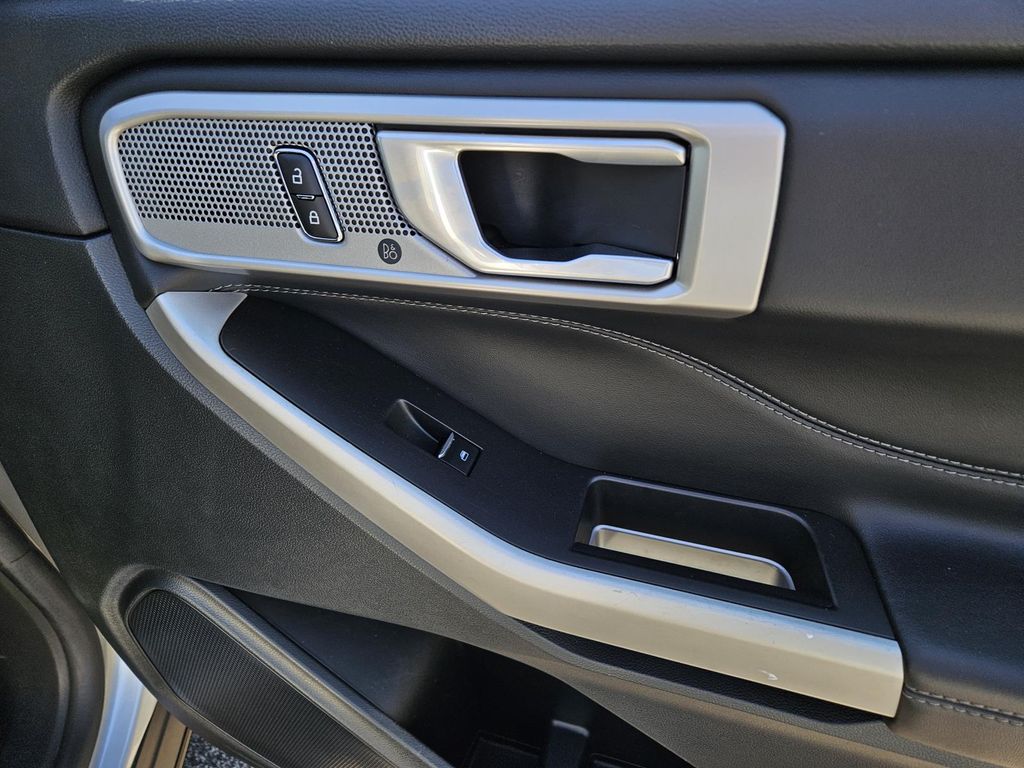 2023 Ford Explorer Limited Image 24 of 33