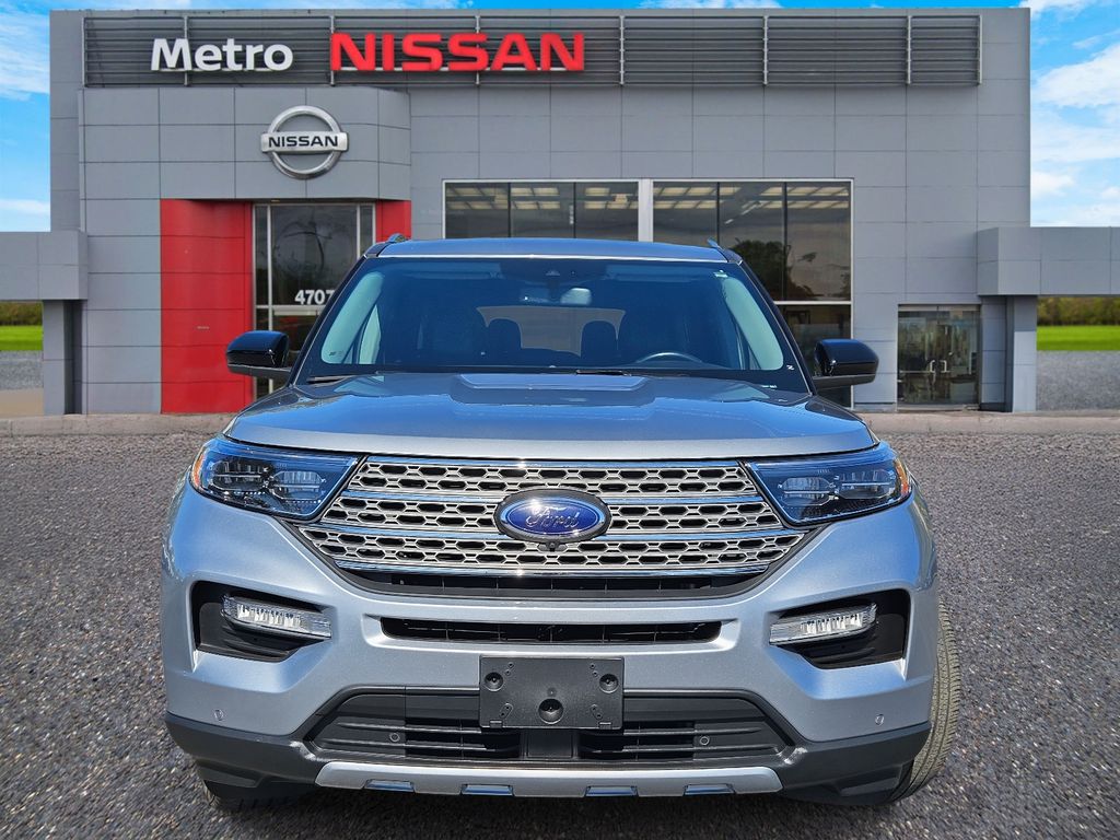 2023 Ford Explorer Limited Image 2 of 33