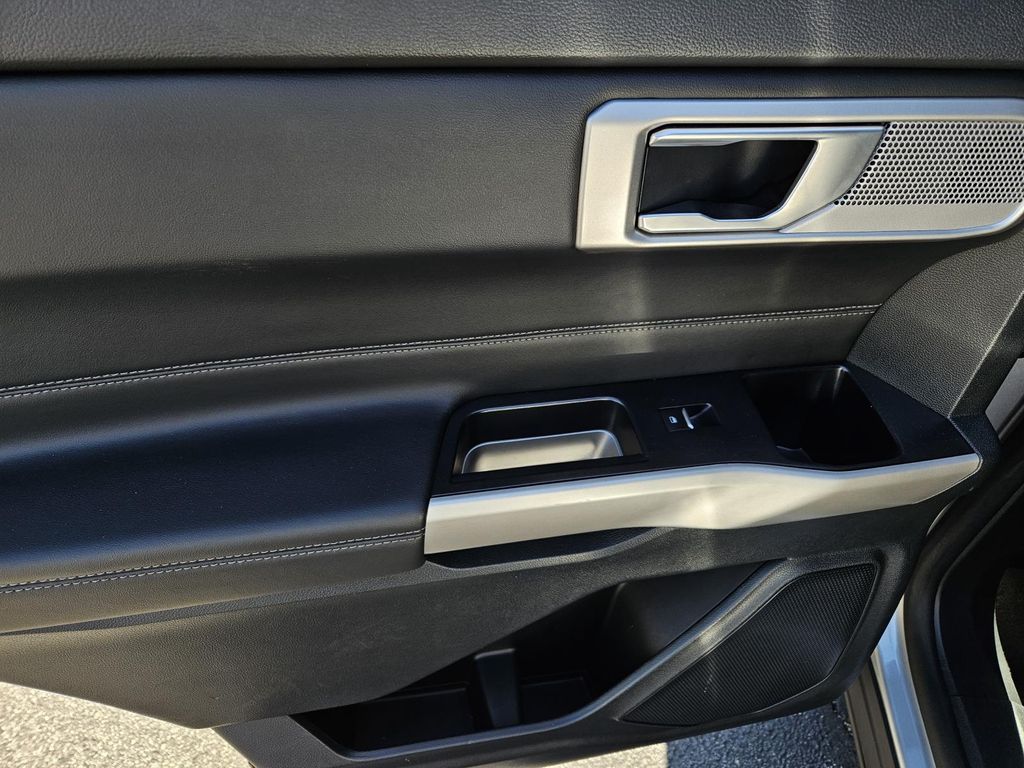 2023 Ford Explorer Limited Image 22 of 33