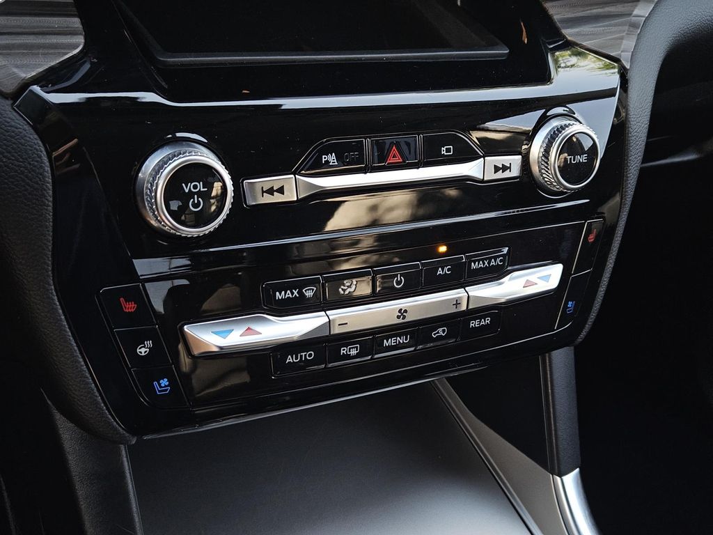 2023 Ford Explorer Limited Image 20 of 33