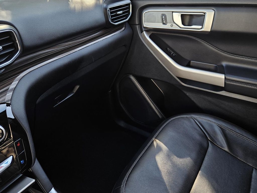 2023 Ford Explorer Limited Image 32 of 33