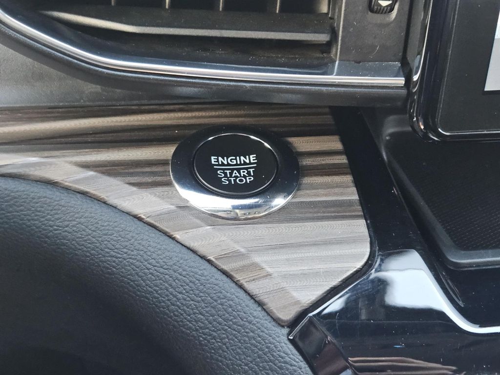 2023 Ford Explorer Limited Image 30 of 33