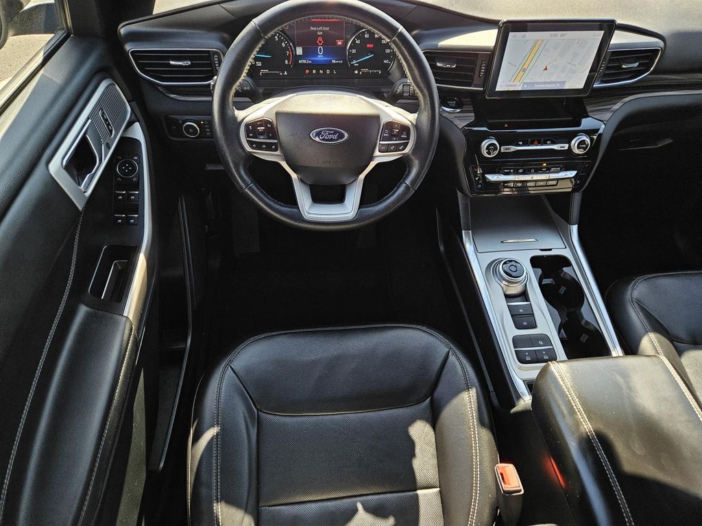 2023 Ford Explorer Limited Image 13 of 33