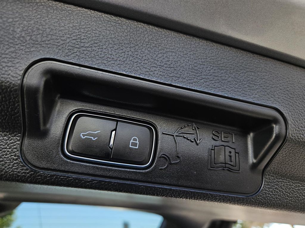 2023 Ford Explorer Limited Image 31 of 33