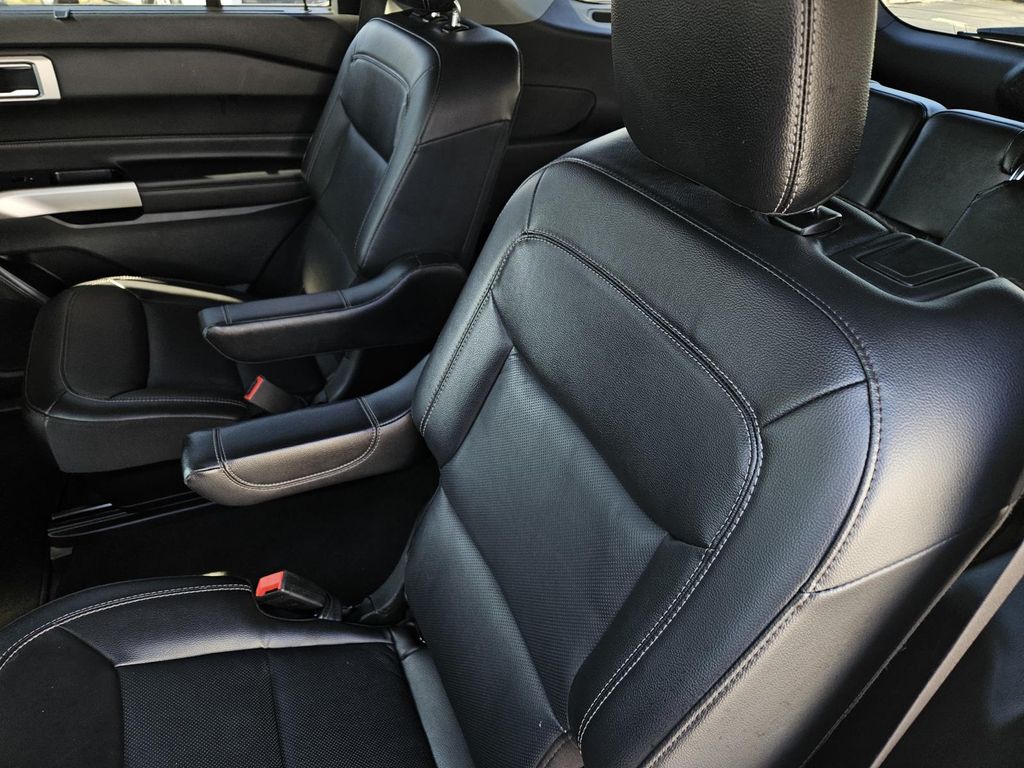 2023 Ford Explorer Limited Image 8 of 33