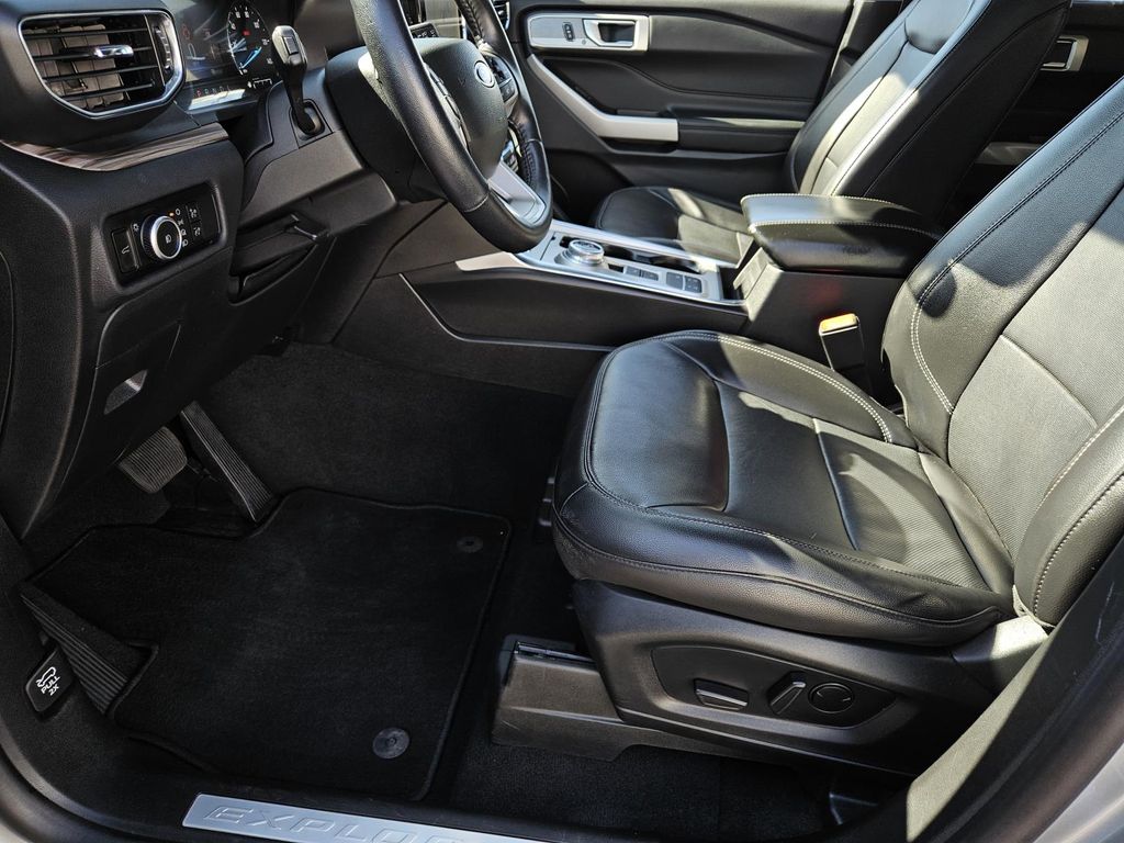 2023 Ford Explorer Limited Image 11 of 33
