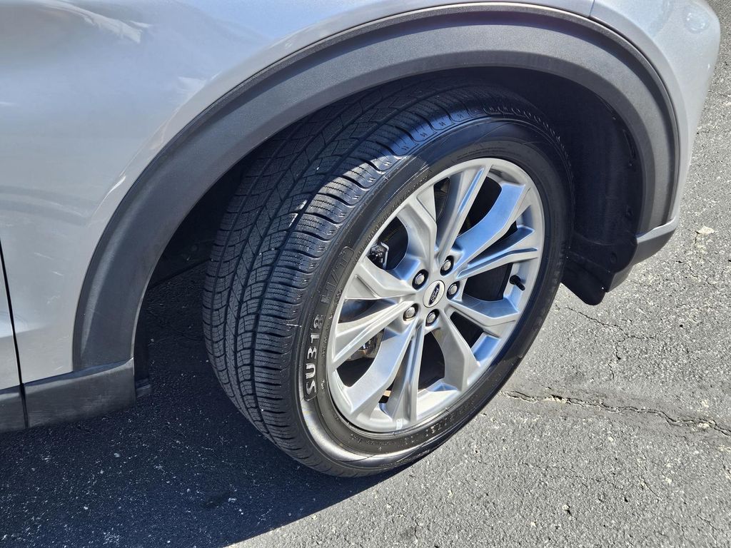 2023 Ford Explorer Limited Image 6 of 33
