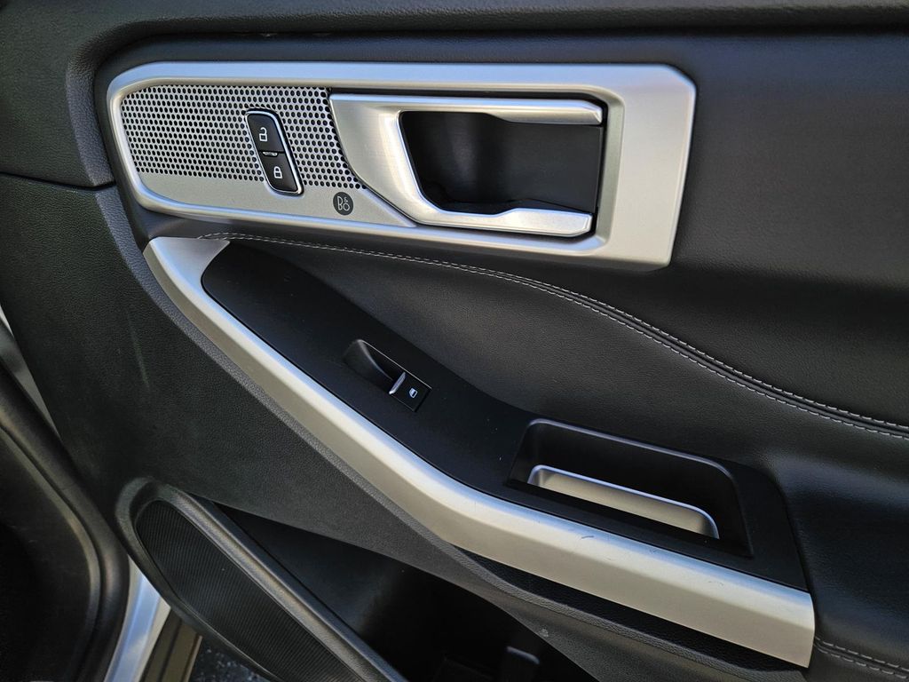 2023 Ford Explorer Limited Image 24 of 33
