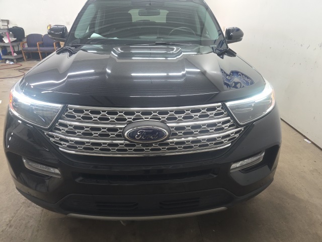 2023 Ford Explorer Limited Image 2 of 27