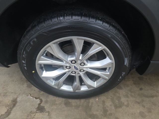 2023 Ford Explorer Limited Image 4 of 27